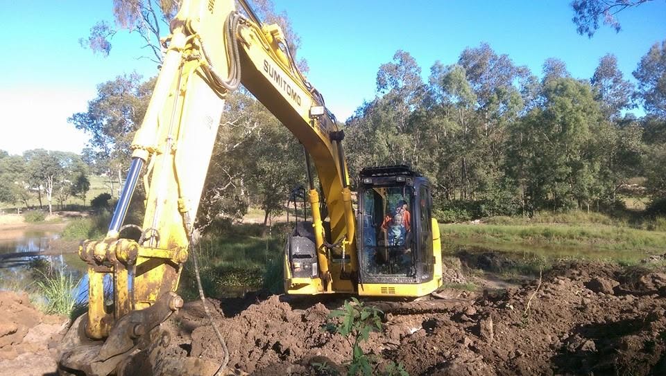 Barellan Earthmoving excavator working at a dam near Ipswich
